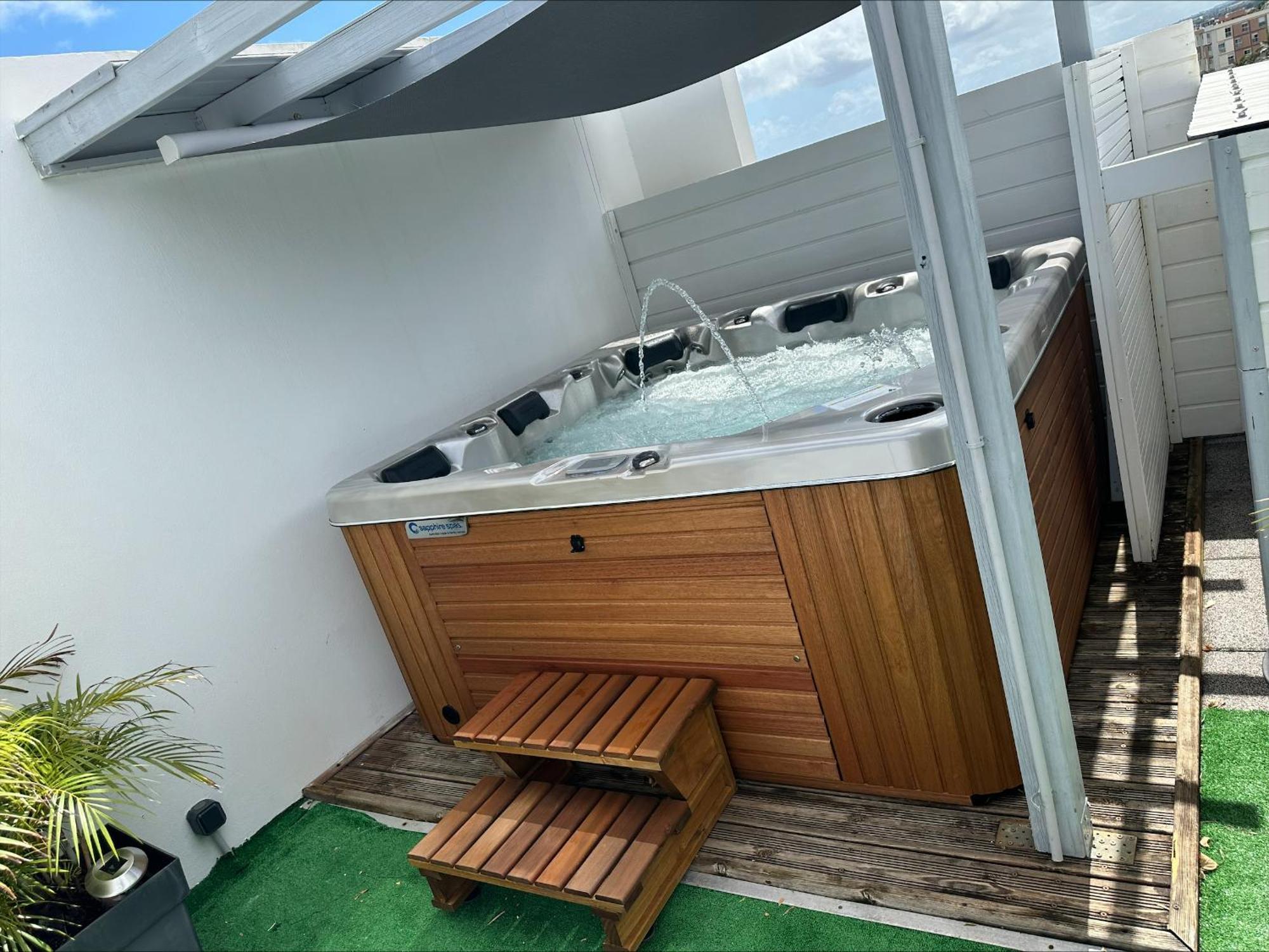 Appartement Appart'Eden : vue panoramique sur Saint-Denis à Sainte-Clotilde Extérieur photo